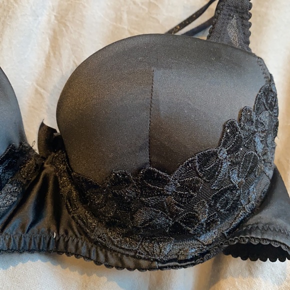 Victoria’s Secret Very Sexy Balconet Lace - 32B - Picture 2 of 6